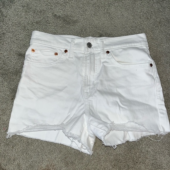 White levi shorts - Picture 1 of 3